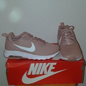 Women's Nike Air Max Motion Low